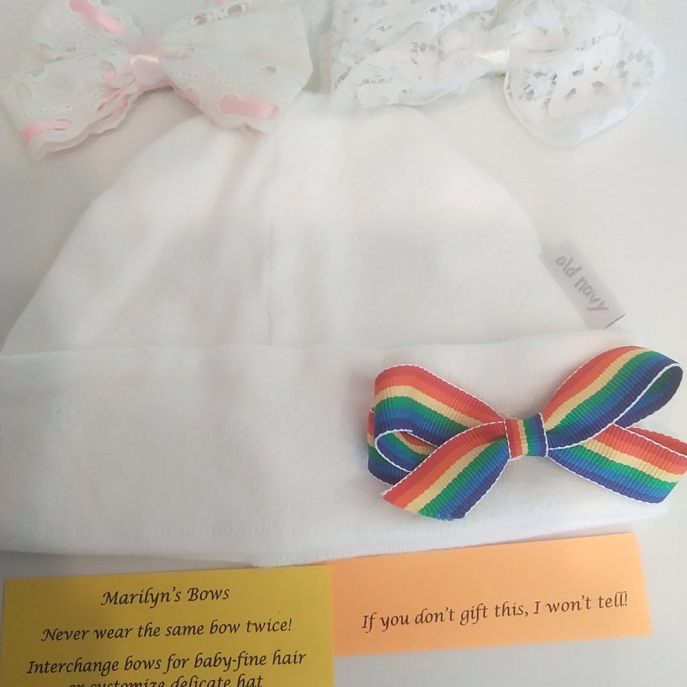 Knitted Hat with 3 Interchangeable Bows